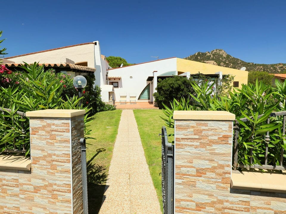 Property, Residential Area, Home, House, Real Estate, Grass, Building, Architecture, Wall, Tree