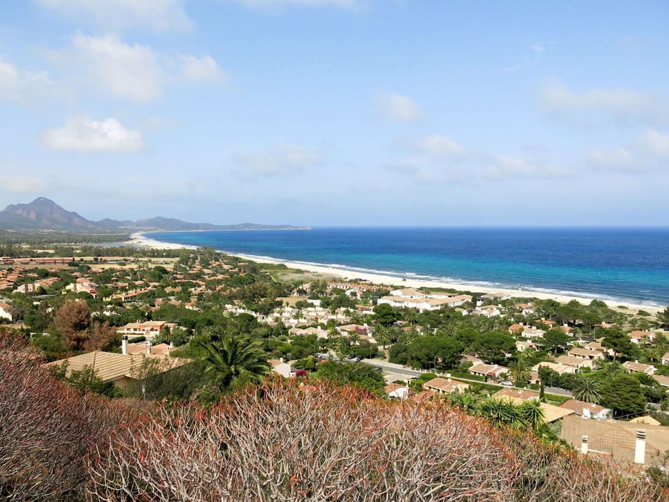 Cloud, Sky, Water, Plant, Azure, Tree, Coastal And Oceanic Landforms, Building, Horizon, Beach
