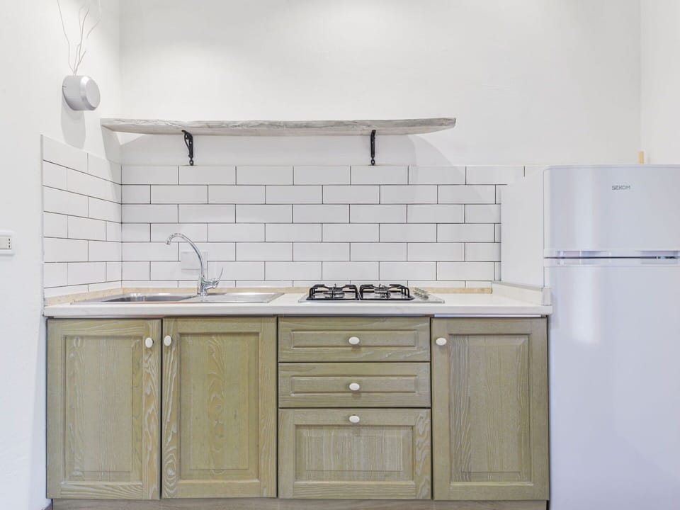 Cabinetry, Building, Countertop, Property, Furniture, Drawer, Tap, Kitchen, Wood, Kitchen Stove