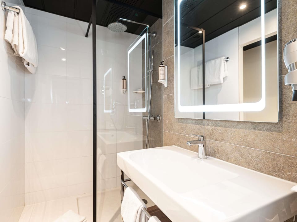 In-room safe, desk, blackout drapes, soundproofing