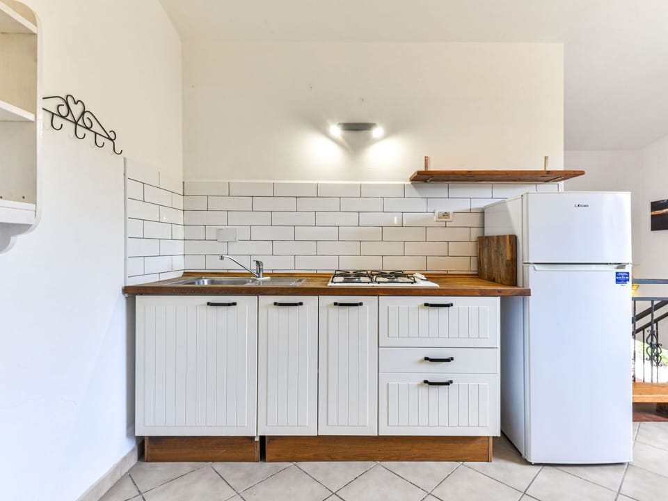 Cabinetry, Property, Building, Countertop, Kitchen, Drawer, Wood, Kitchen Stove, Interior Design