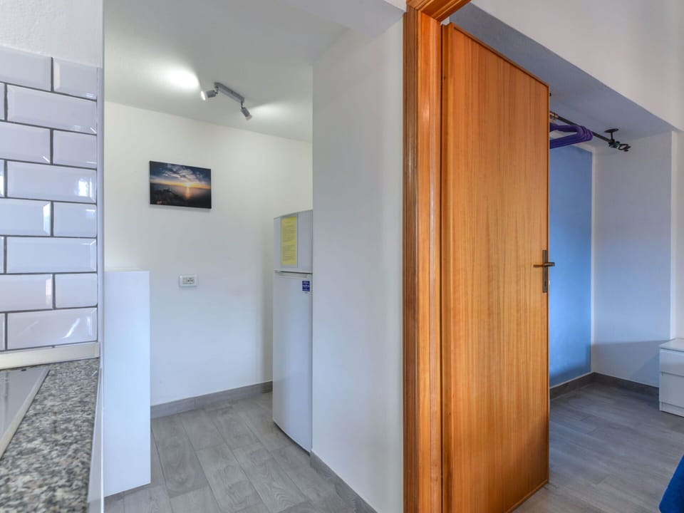 Property, Building, Interior Design, Wood, Lighting, Architecture, Floor, Flooring, Wall