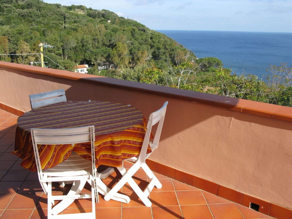 Sky, Furniture, Table, Outdoor Table, Shade, Wood, Outdoor Furniture, Chair, Slope, Wood Stain
