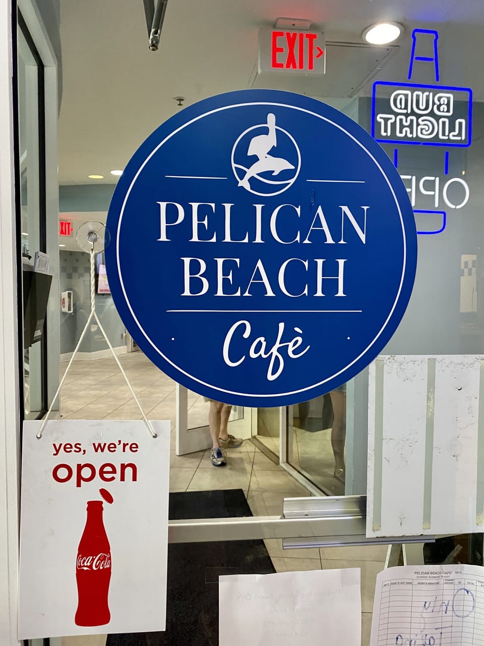 Seasonal Cafe!  Great pizzas, hamburgers and sandwiches !!