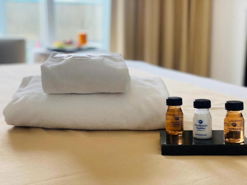 Premium bedding, in-room safe, desk, iron/ironing board