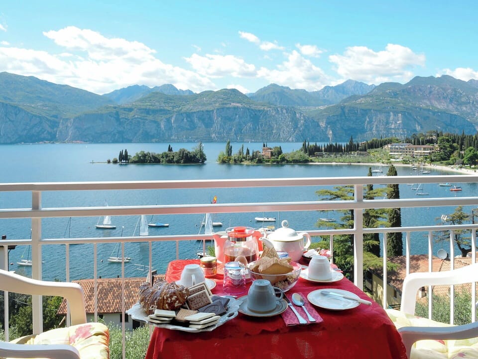 Coastal And Oceanic Landforms, Resort, Mountain Range, Sea, Coast, Lake, Hill Station, Chair, Restaurant, Sound