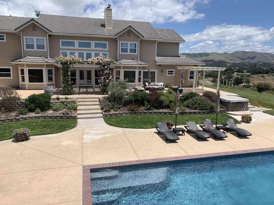 Backyard/Pool
