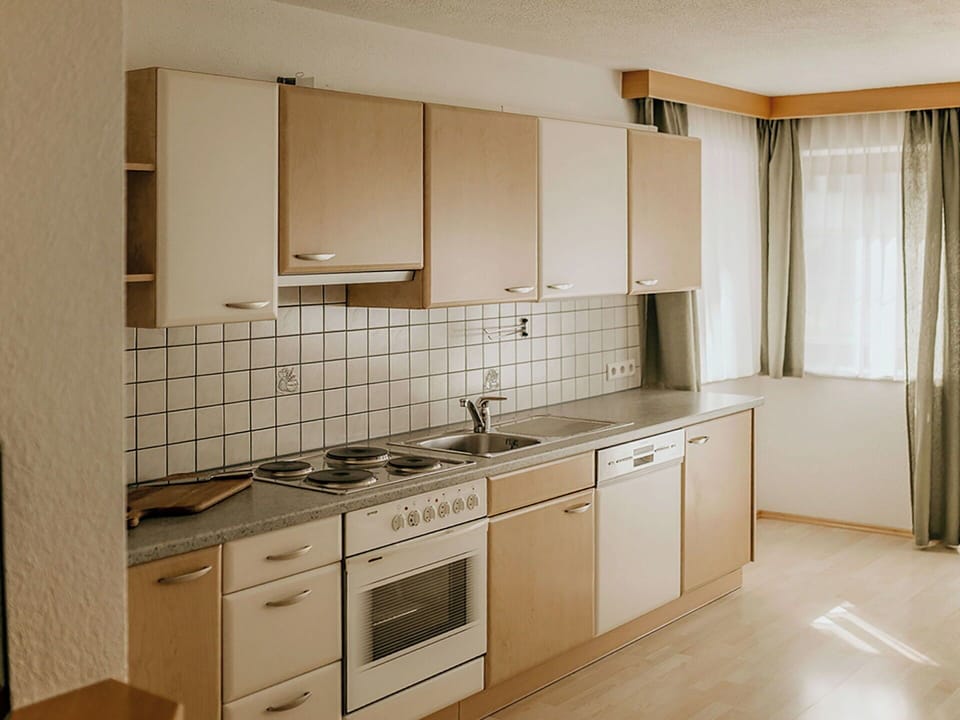 Kitchen, Countertop, Kitchen Appliance, Wood, Interior Design, Major Appliance, Cabinetry, Flooring, Furniture, Floor