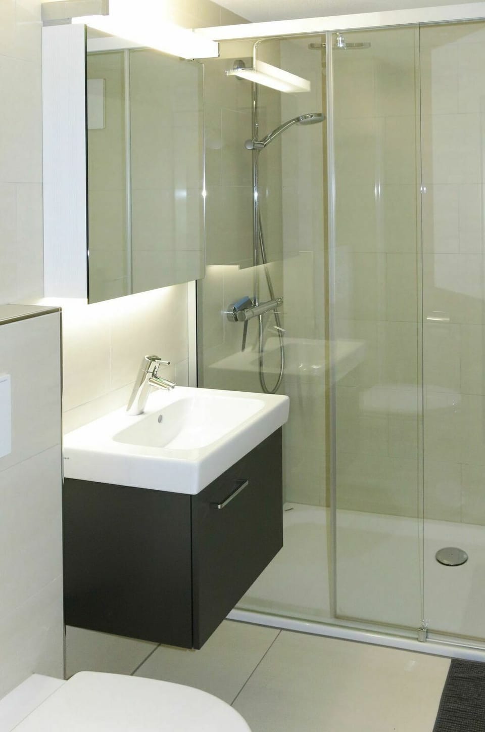 Mirror, Tap, Plumbing Fixture, Sink, Bathroom Sink, Rectangle, Bathroom, Shower Door