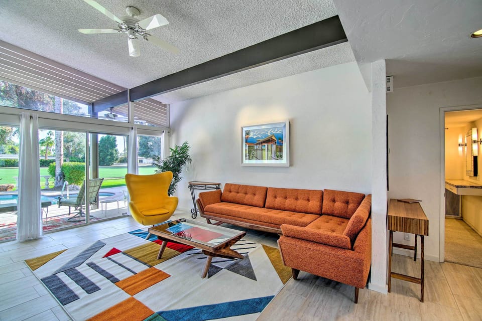 Living Room | Free WiFi | Smart TV | Central A/C & Heat