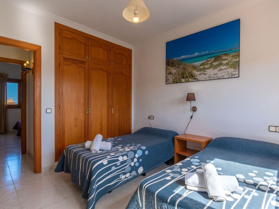 Property, Furniture, Comfort, Building, Azure, Wood, Blue, Interior Design, Textile, Bed Frame