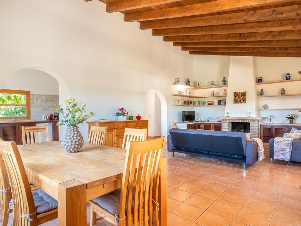 Table, Furniture, Property, Wood, Chair, Flowerpot, Houseplant, Interior Design, Building, Plant