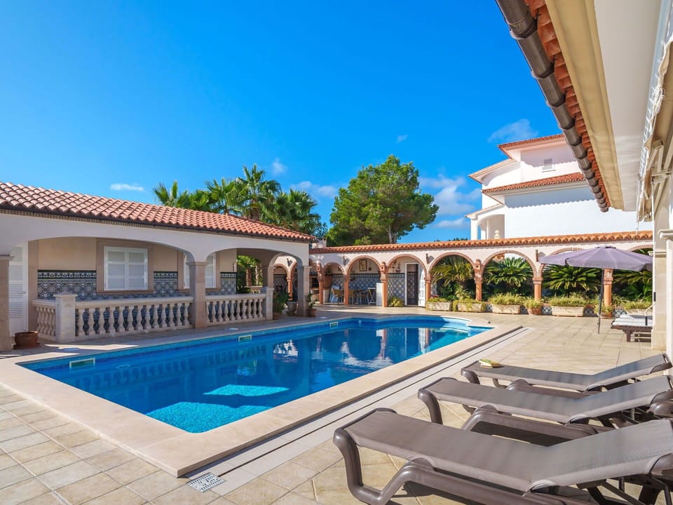 Sky, Water, Swimming Pool, Building, Plant, Shade, Tree, Window, Outdoor Furniture, Leisure