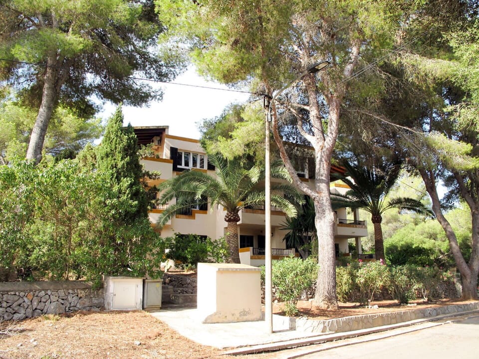 Property, House, Vegetation, Residential Area, Real Estate, Home, Neighbourhood, Building, Tree, Architecture