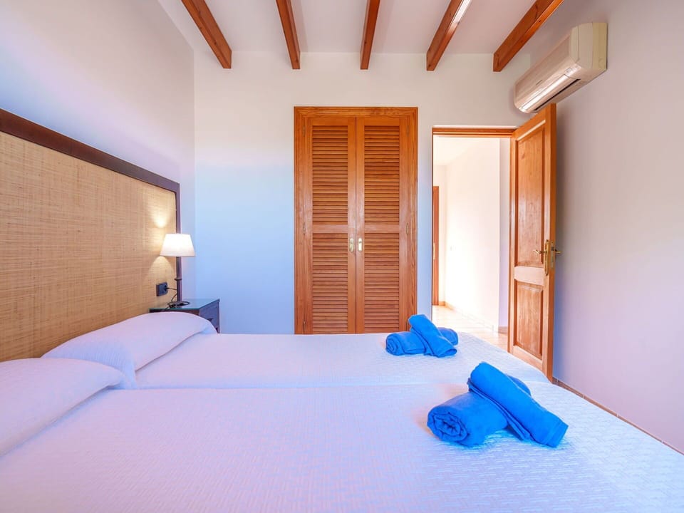 Property, Building, Comfort, Azure, Blue, Wood, Interior Design, Shade, House, Flooring