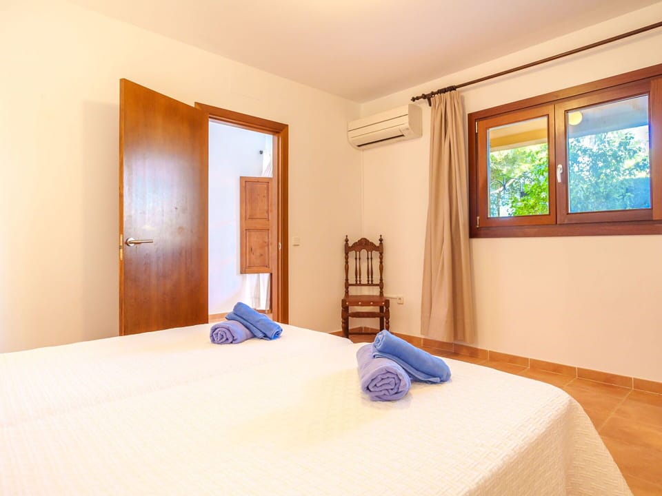 Property, Azure, Wood, Window, Textile, Interior Design, Lighting, Comfort, Architecture