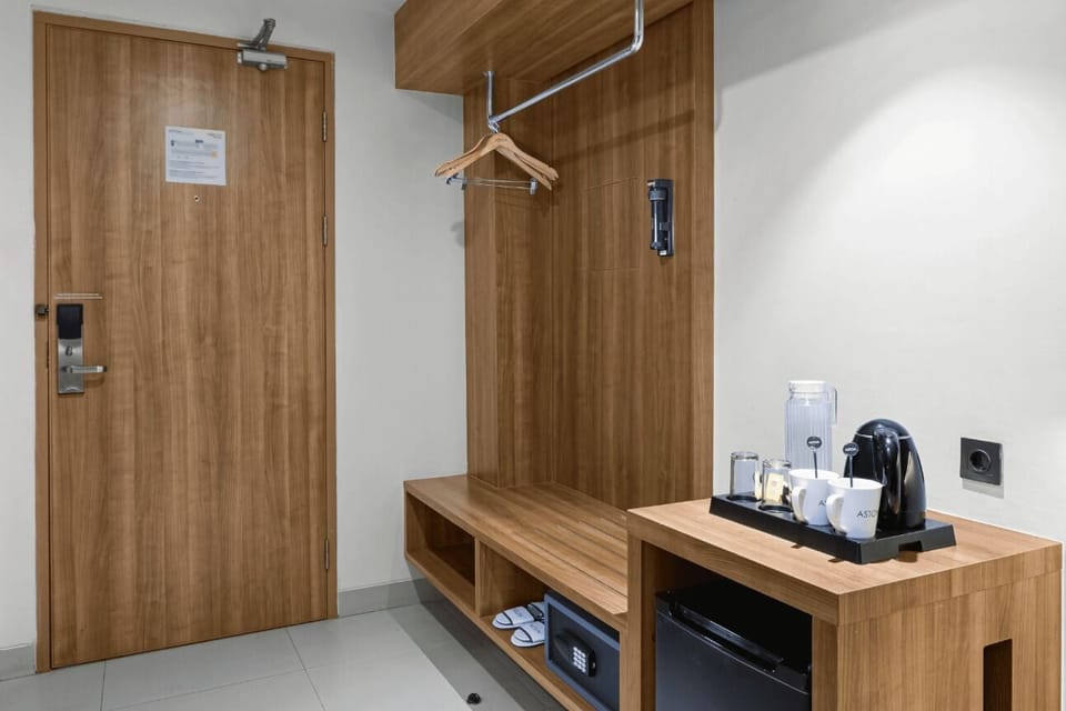 Minibar, desk, free WiFi, bed sheets