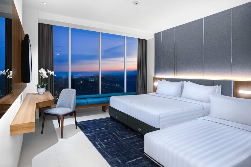 Deluxe Triple Room | Minibar, desk, free WiFi, bed sheets