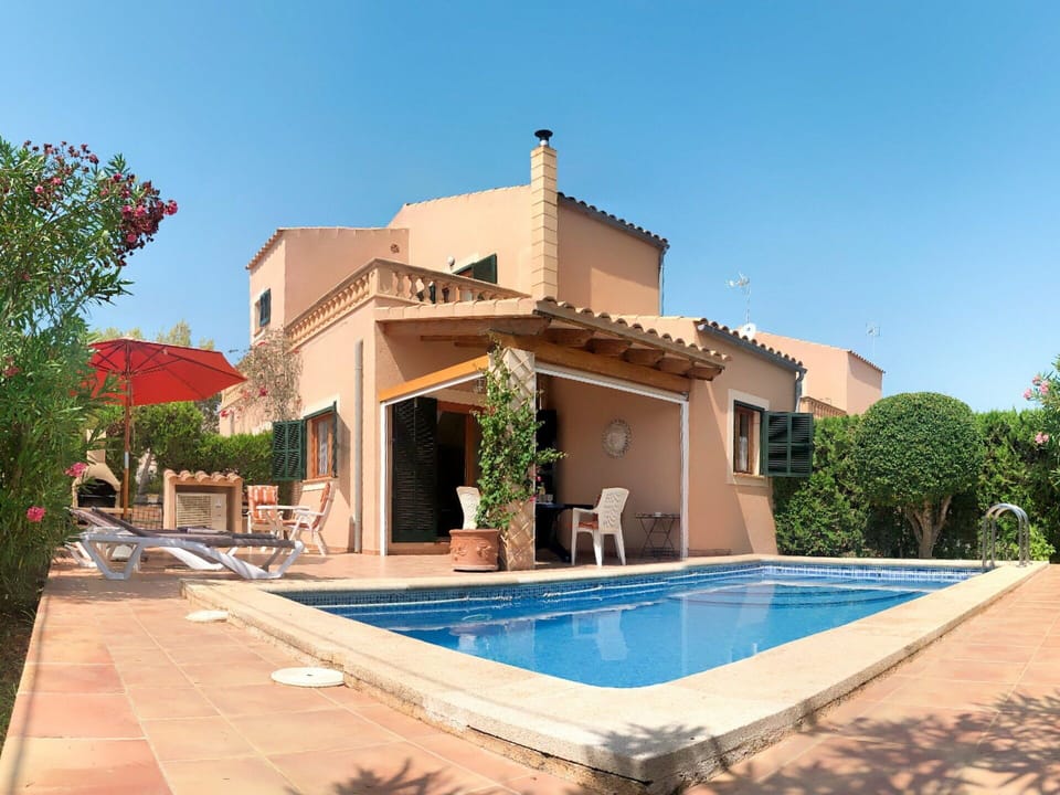 Property, Building, House, Swimming Pool, Real Estate, Home, Villa, Residential Area, Vacation, Architecture