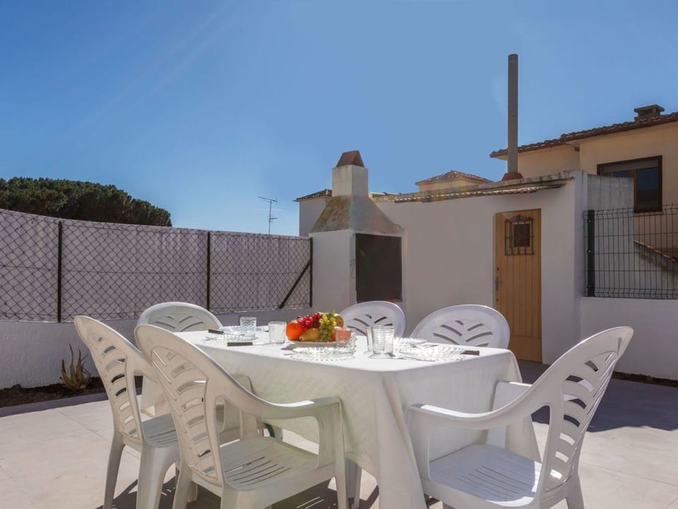 Furniture, Chair, Table, Outdoor Furniture, Floor, Kitchen & Dining Room Table, Outdoor Table, Shade, Tablecloth, Linens