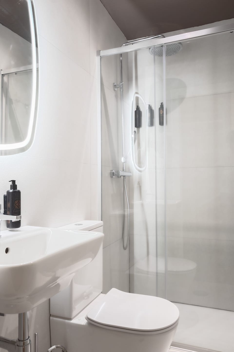 Standard Triple Room, Courtyard View | Bathroom | Free toiletries, hair dryer, towels, soap