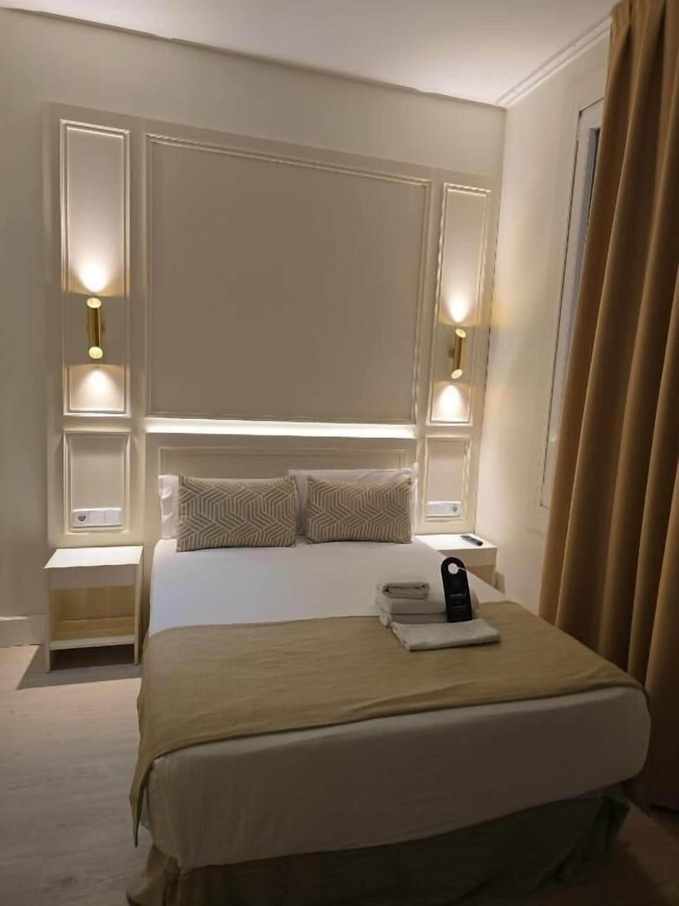 Deluxe Double Room | In-room safe, soundproofing, free WiFi, bed sheets