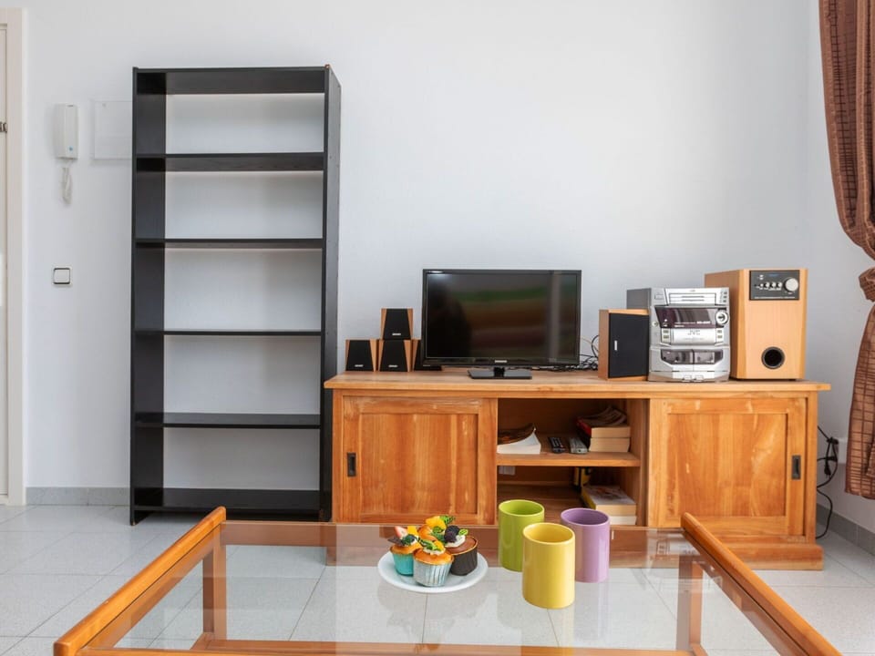 Cabinetry, Table, Computer Desk, Building, Shelving, Desk, Wood, Interior Design, Floor, Drawer