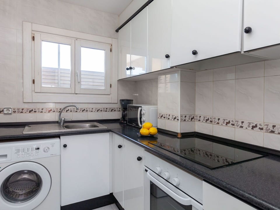 Property, Room, Countertop, Cabinetry, Kitchen, Furniture, Interior Design, House, Building, Tile