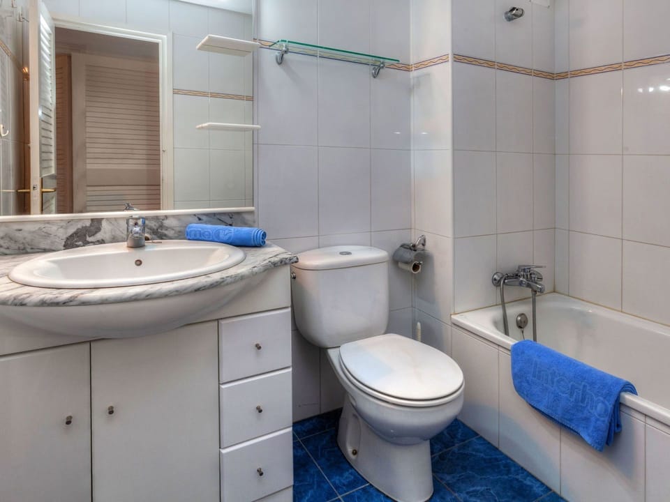 Bathroom, Property, Room, Blue, Tap, Bathroom Accessory, Plumbing Fixture, Toilet, Wall, Interior Design