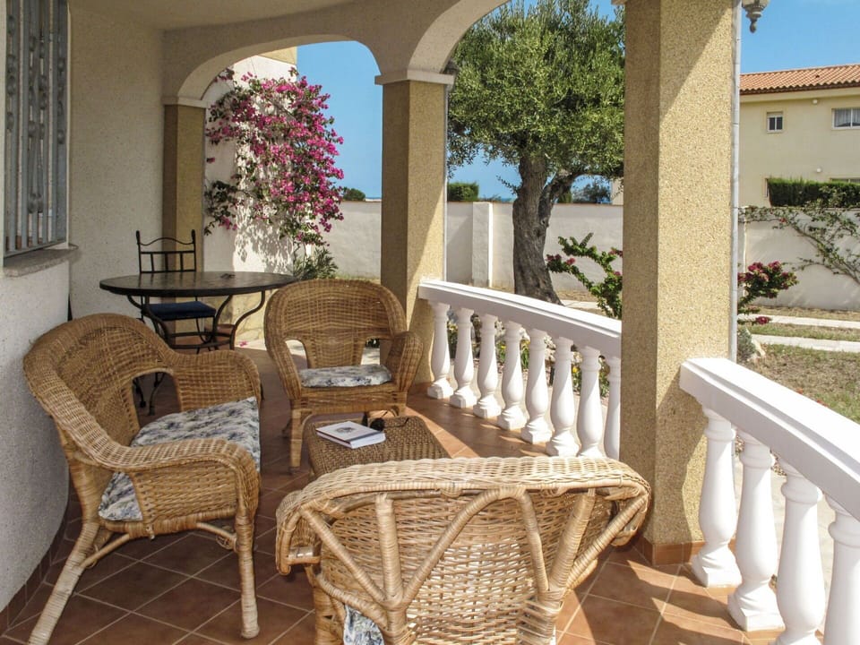 Plant, Property, Furniture, Chair, Wood, Interior Design, Building, Window, Floor, Outdoor Furniture