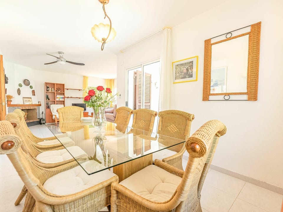 Furniture, Property, Chair, Picture Frame, Table, Plant, Interior Design, Wood, Houseplant, Floor