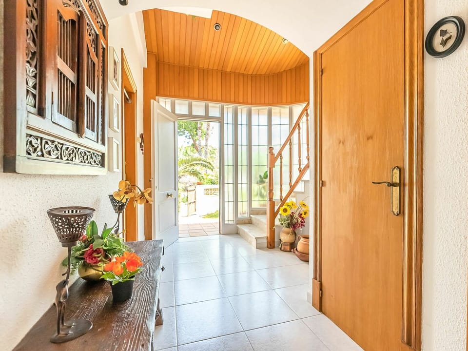 Picture Frame, Property, Furniture, Building, Comfort, Wood, Textile, Ceiling Fan, Orange, Interior Design