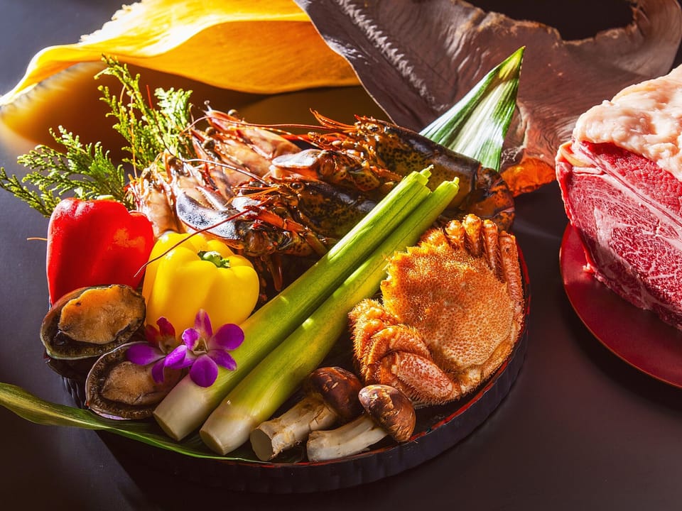 3 restaurants; breakfast, lunch, and dinner served