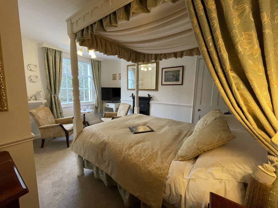 Double Room, Ensuite (Room 5 Four Poster) | Soundproofing, free WiFi, bed sheets