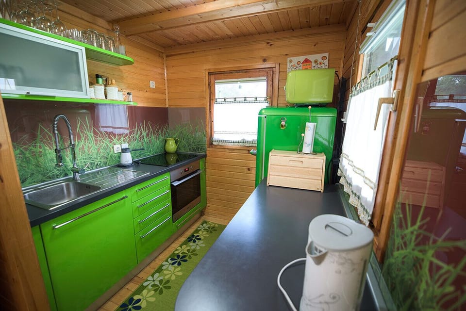 Mobile Home (Crna) | Private kitchen | Fridge, stovetop, cookware/dishes/utensils
