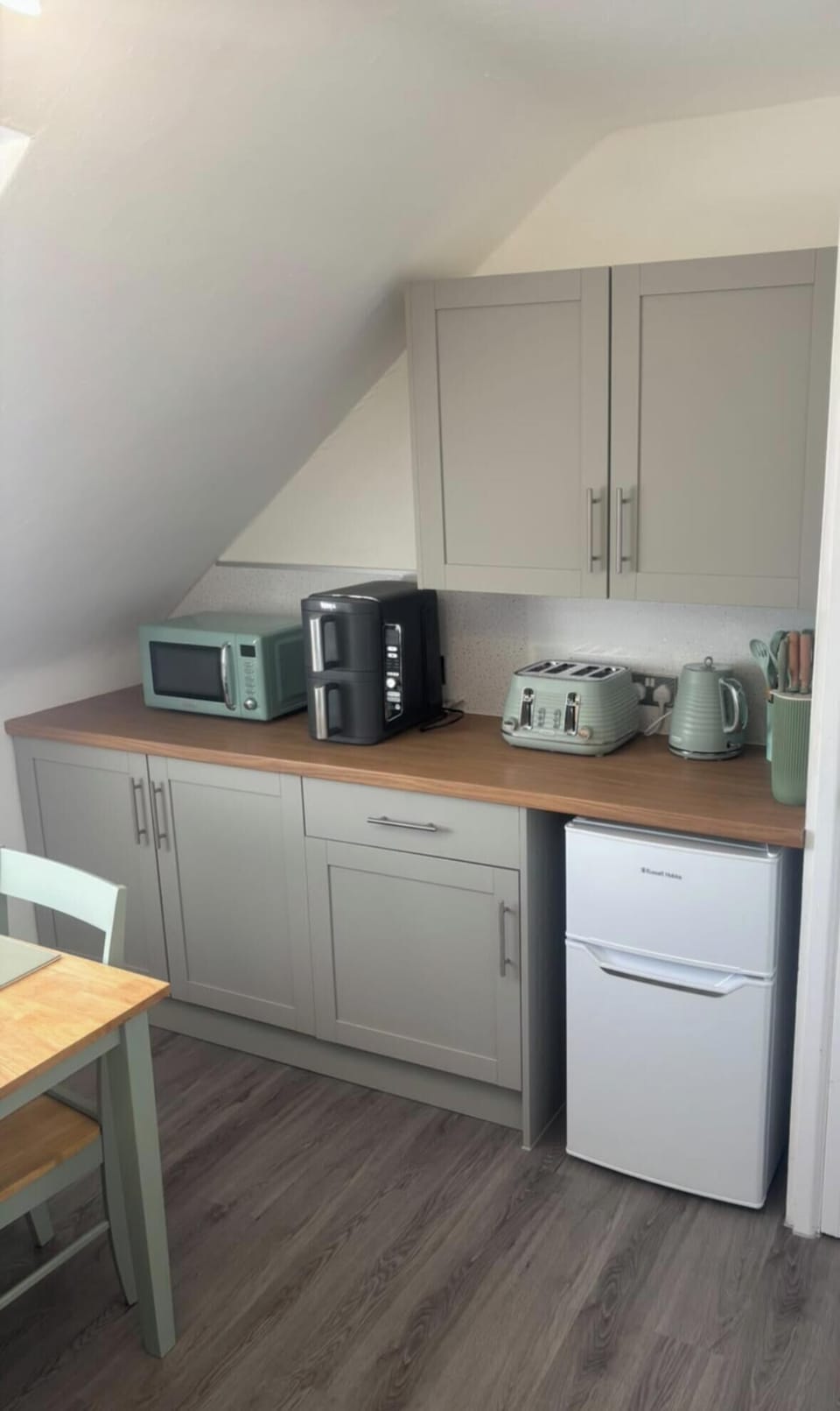 Apartment, Ensuite, Sea View | Shared kitchen | Highchair