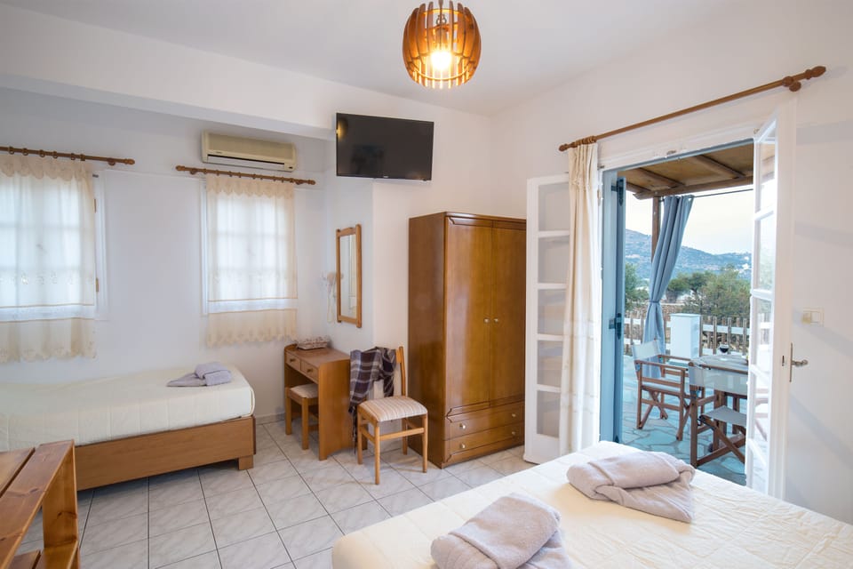 Comfort Studio | Individually decorated, individually furnished, free WiFi, bed sheets