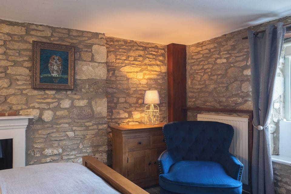 Superior Suite, Ensuite (Rissington ) | Blackout drapes, iron/ironing board, free WiFi, bed sheets