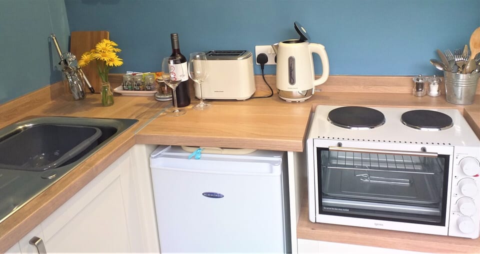 Studio, Ensuite, Garden View (The Annex ) | Private kitchen | Highchair
