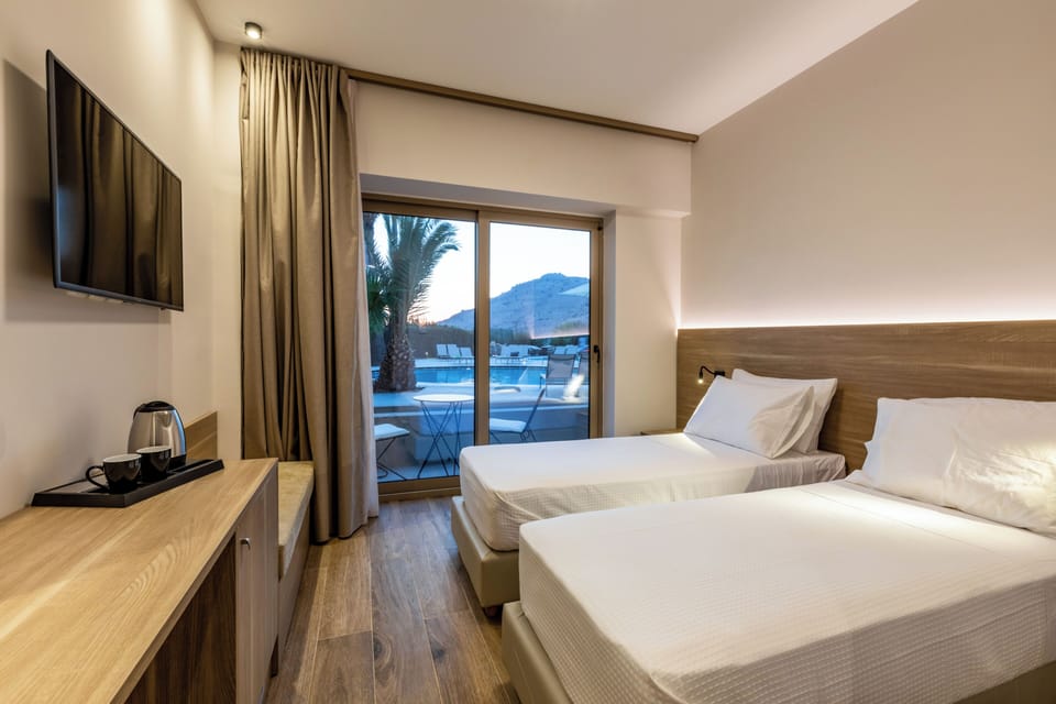 Double Room with Garden View | In-room safe, desk, iron/ironing board, free WiFi
