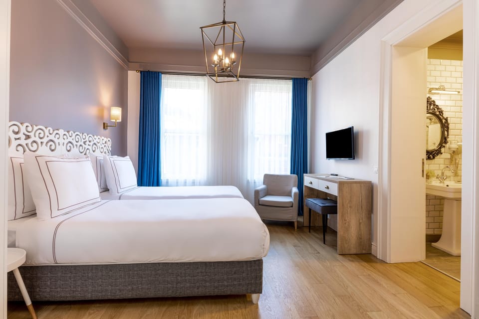 Deluxe Room | Premium bedding, minibar, in-room safe, soundproofing