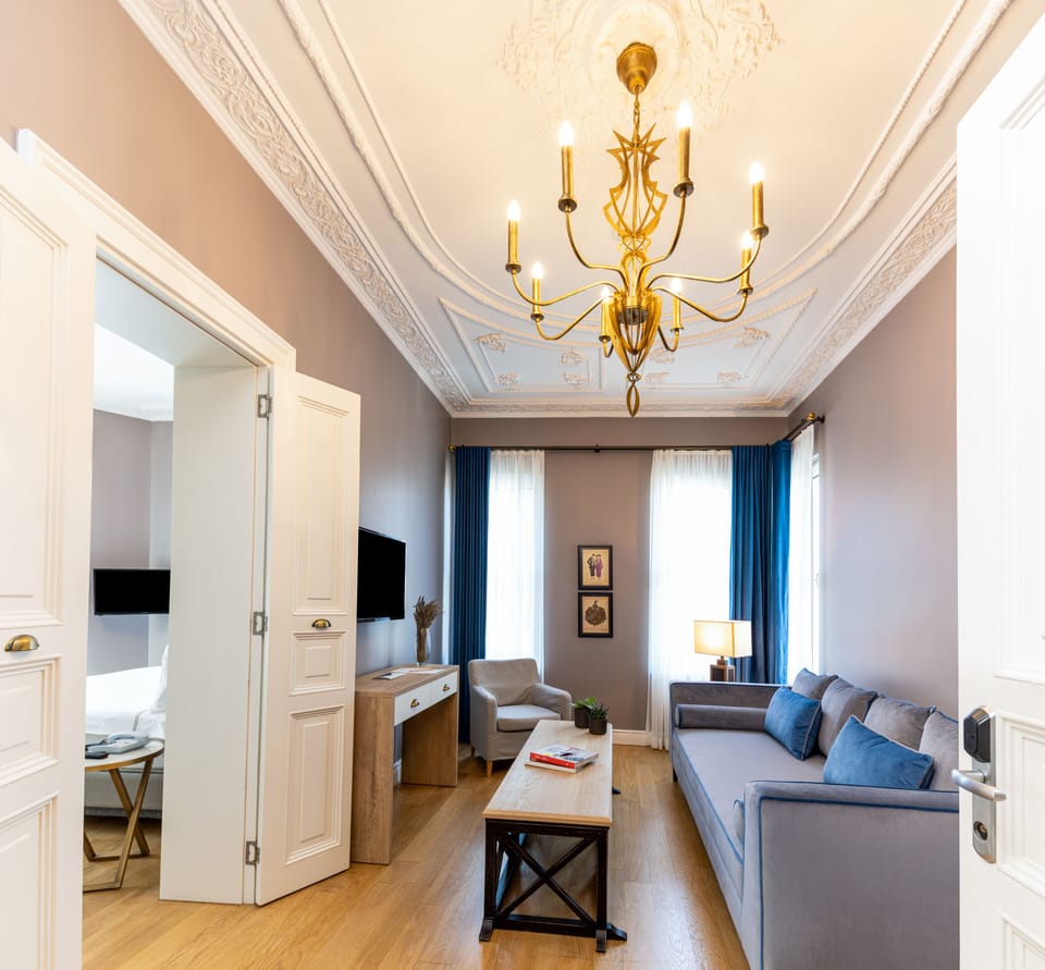 Premium bedding, minibar, in-room safe, soundproofing