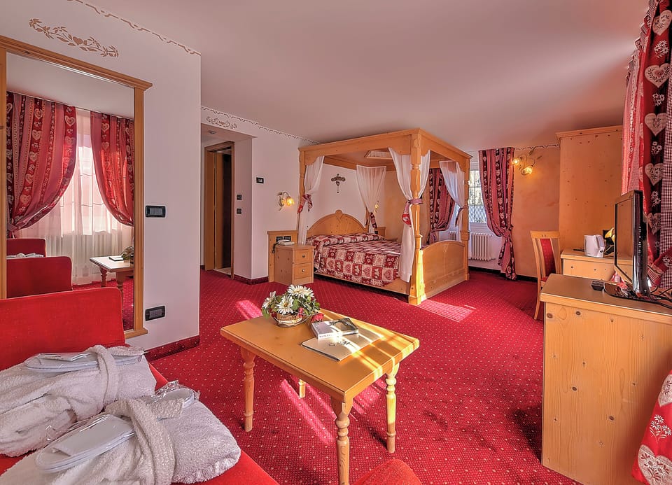 Junior Suite | Premium bedding, down comforters, in-room safe, desk