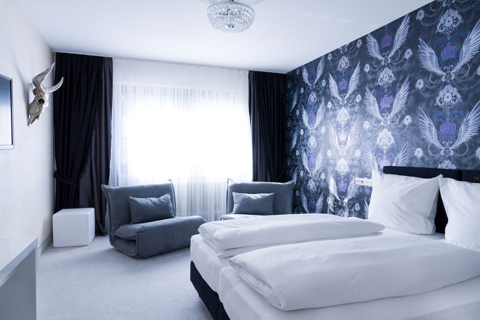 Comfort Double or Twin Room, Private Bathroom | Individually decorated, individually furnished, desk, blackout drapes