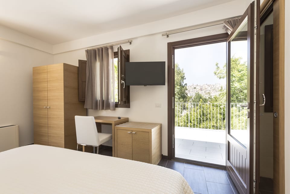 Deluxe Double or Twin Room, Garden View, Tower | Premium bedding, down comforters, pillowtop beds, minibar
