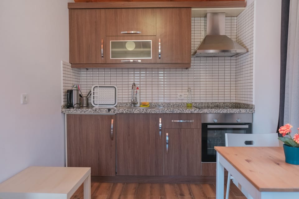 Classic Bungalow, 1 Bedroom, Kitchenette, Slope side | Private kitchen | Fridge, stovetop, coffee/tea maker, electric kettle
