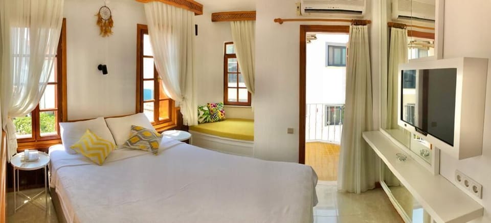 Double Room | Premium bedding, minibar, desk, laptop workspace