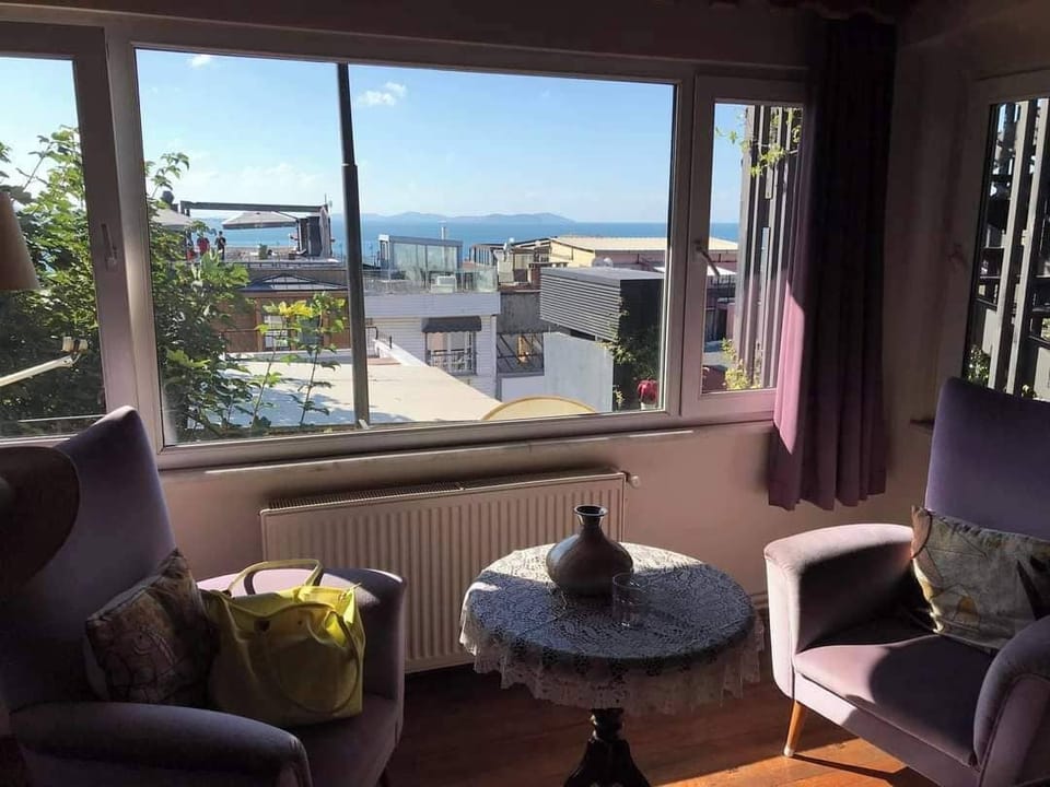 Deluxe Room, Sea View | Bathroom | Shower, hair dryer, slippers, towels