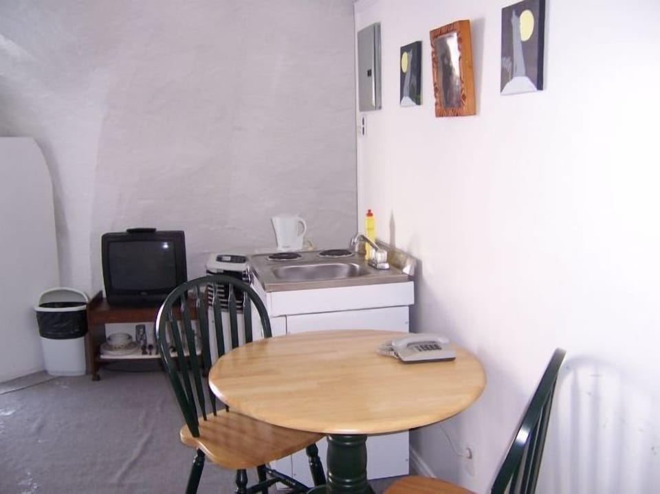 Igloo, 2 Double Beds | In-room dining