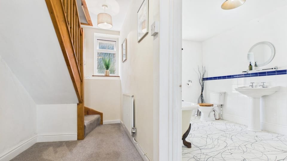 Shell Cottage - 2 Bedroom Holiday Home - Tenby (28556)